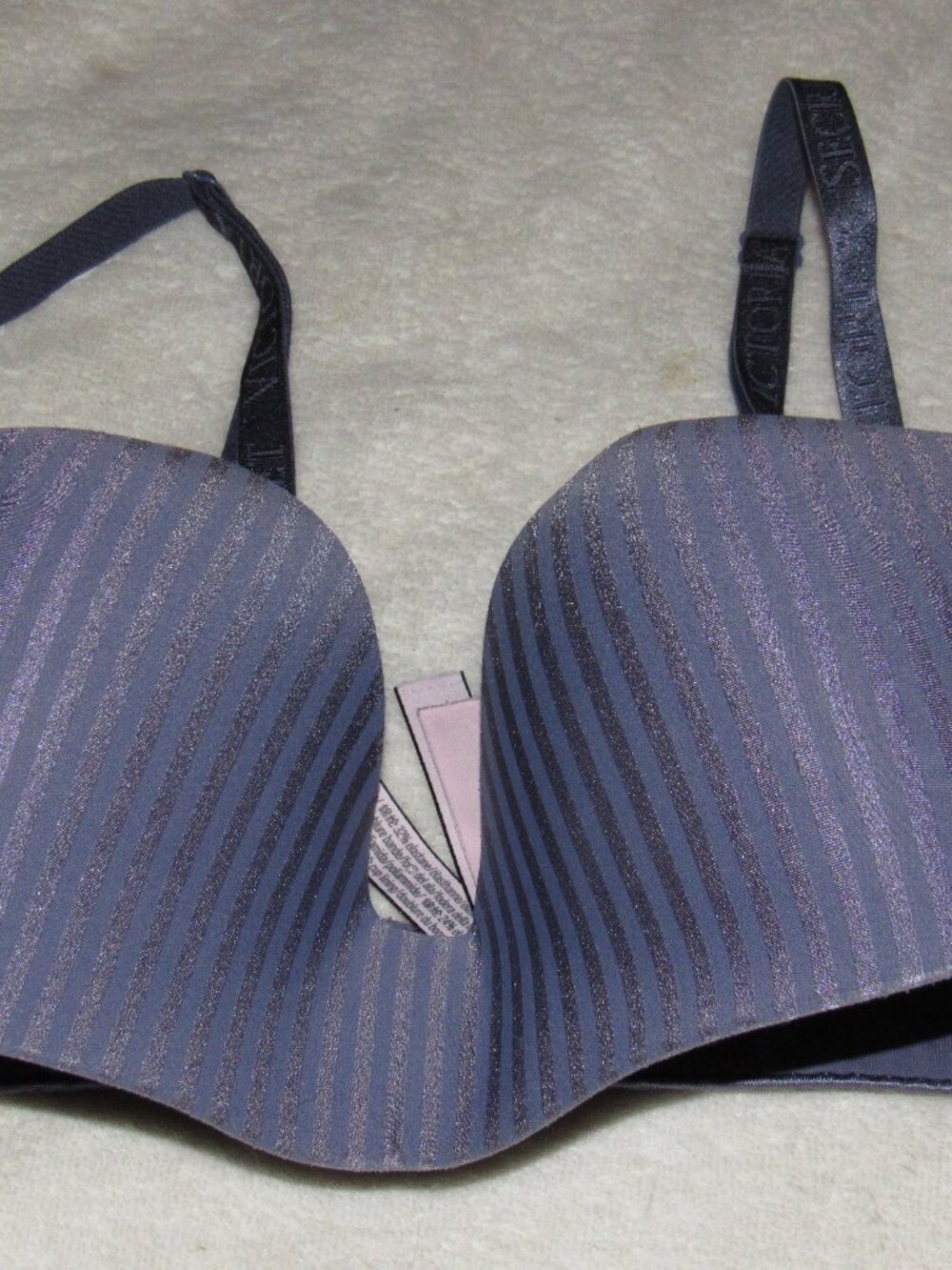 Victoria's Secret Gry Wireless T-Shirt Lightly Lined Bra Size 32DD USED